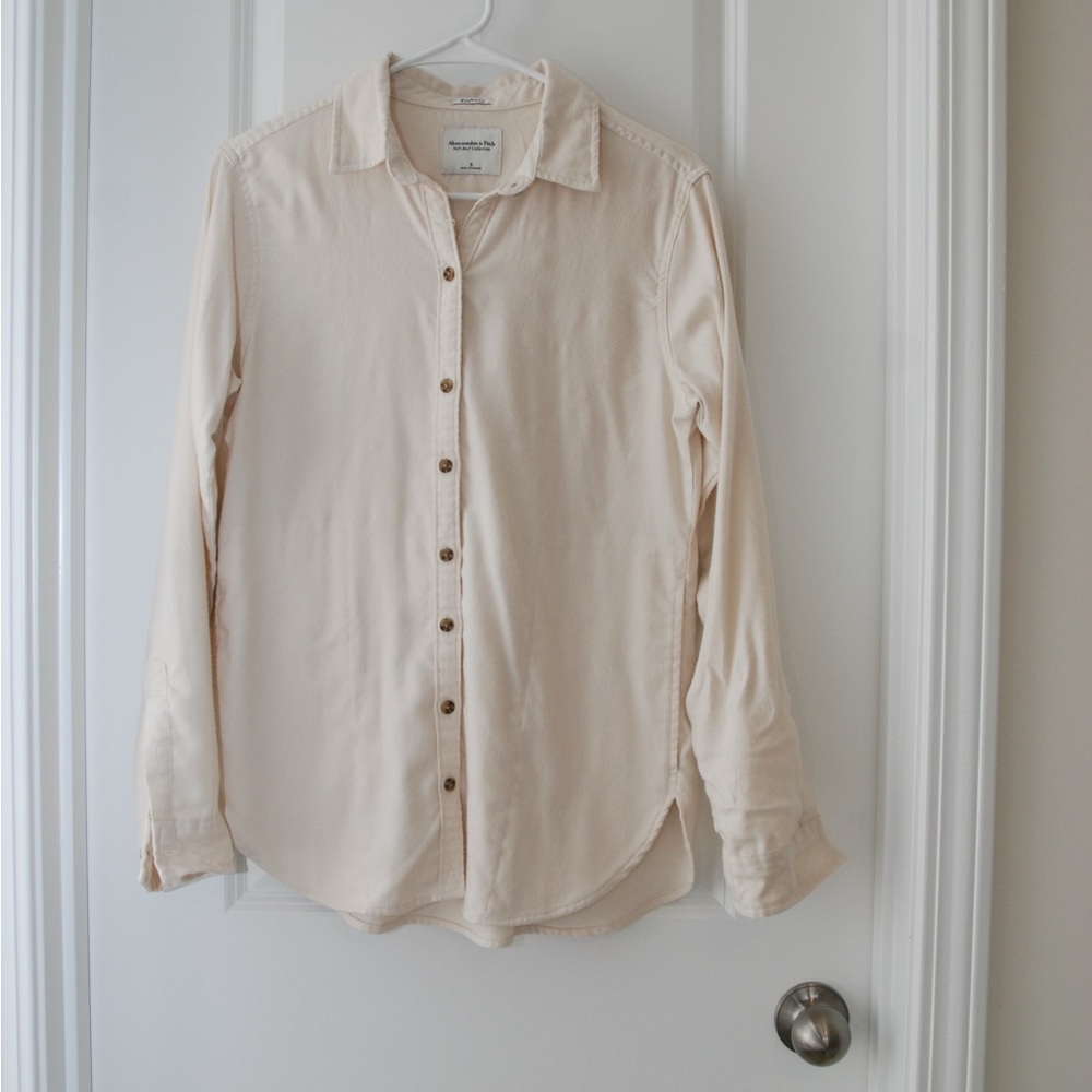 Women’s cream Abercrombie button up. Boyfriend style. Soft AF Collection.